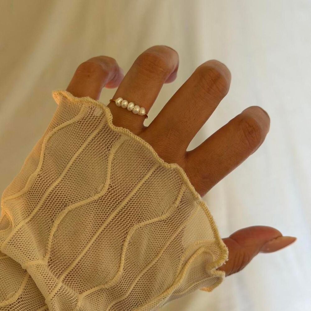 Vintage Style Dainty Gold Stainless Steel Pearl Band Ring + Jewelry Pouch